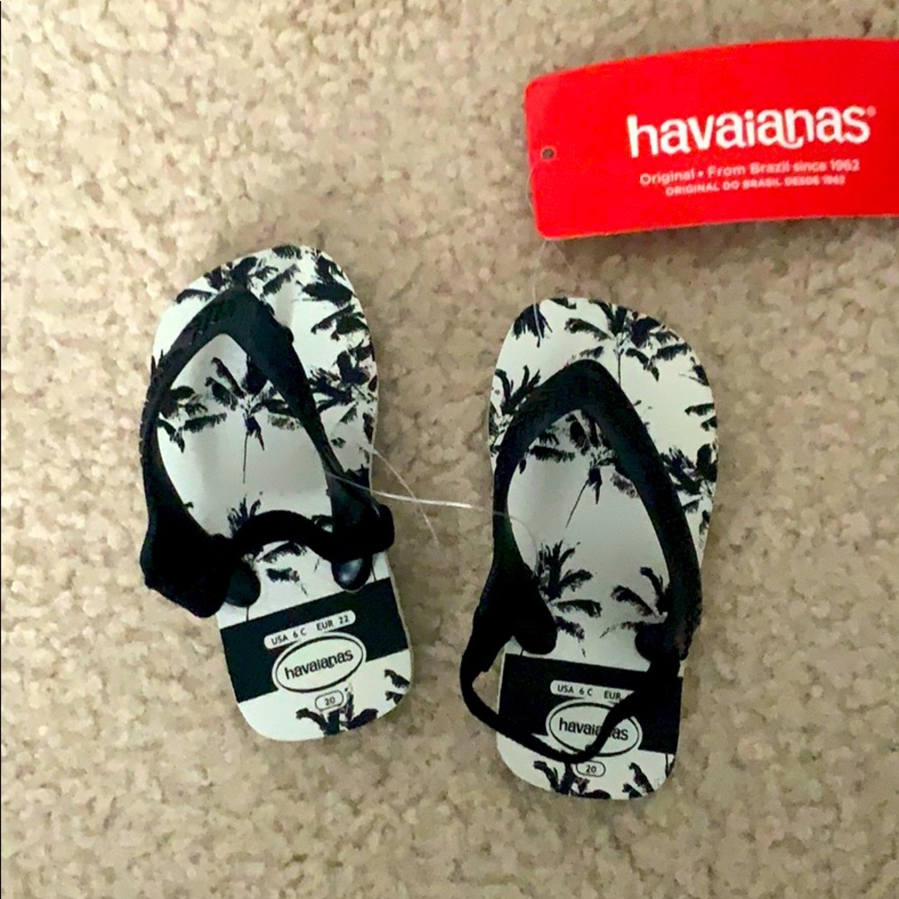 Infant Havaianas Sandals (black and white)